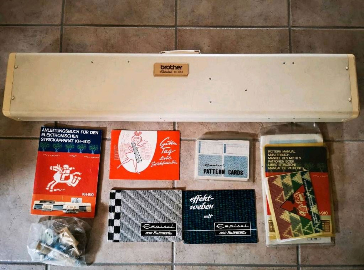 Figure 2: Screenshot from the Brother KH-910 in classifieds ad with original accesories.